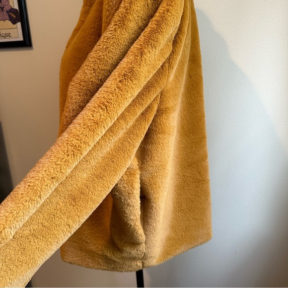 H&M Faux Fur Jacket in Mustard Yellow - Picture 4 of 6